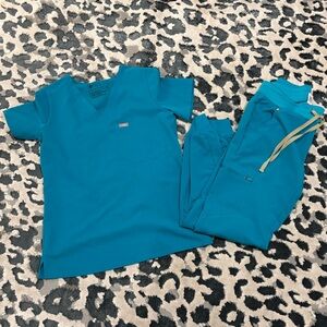 Figs Alps Blue Scrub Set